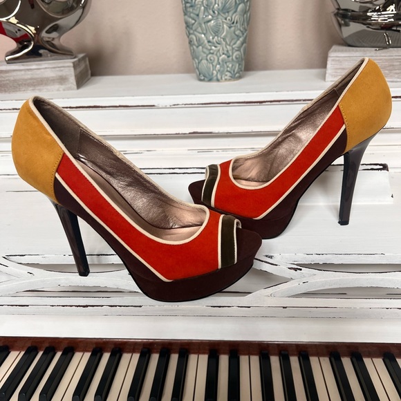 Peep Toe colorblock Platform Heels Size 6 NWOB - Picture 1 of 5